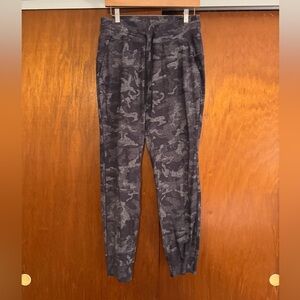 Lululemon Ready To Rulu Pant sz 10
Incognito Camo HTR Black / Black